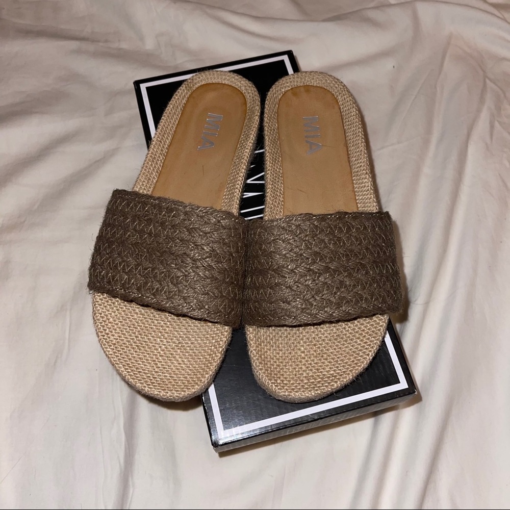 MIA sandals !